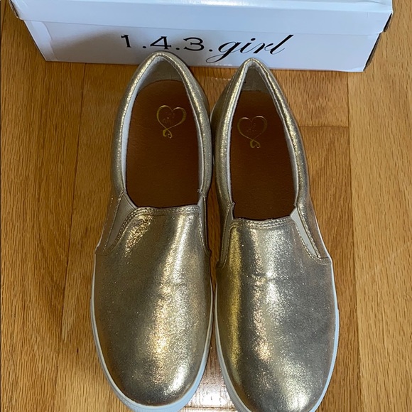 Metallic gold slip one - Picture 2 of 3